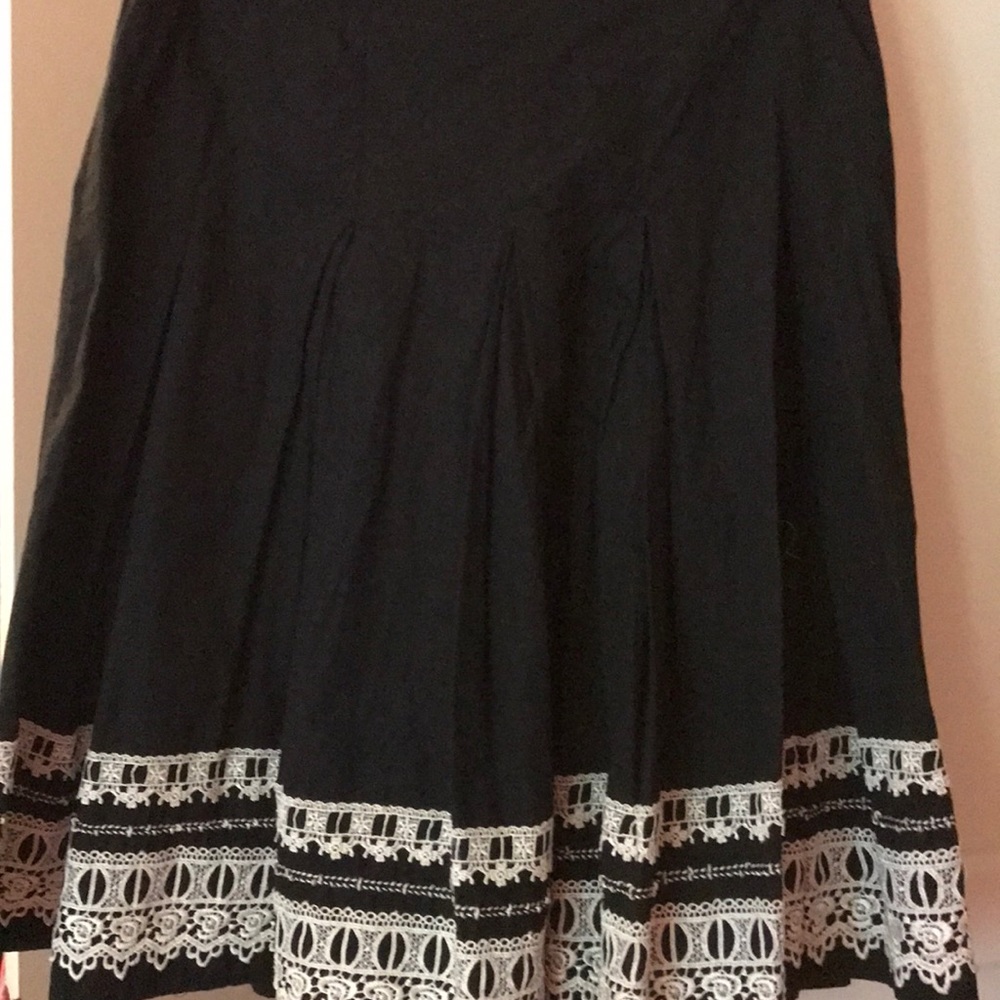 Black and white embroidered skirt